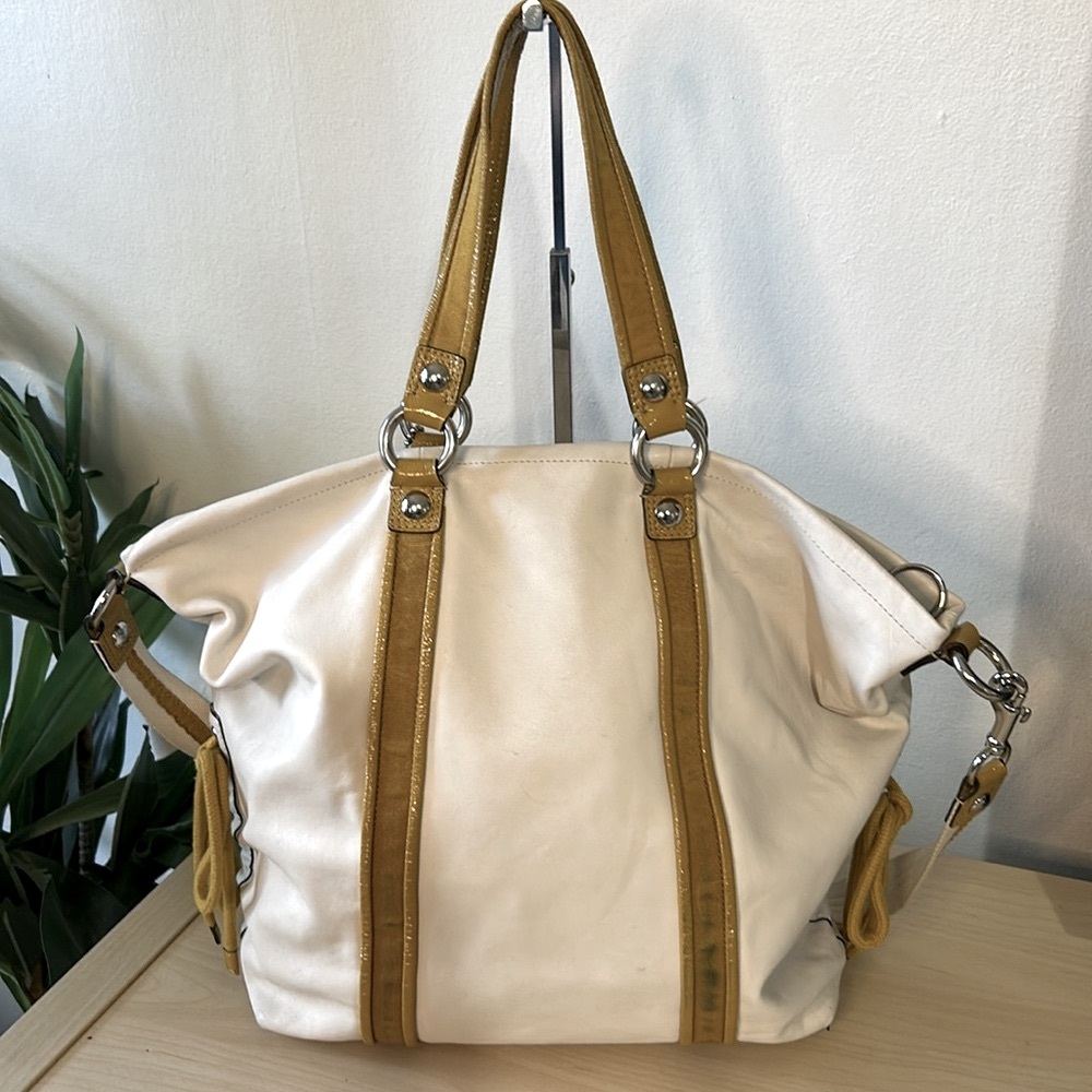 Y2K Poppy Collection Coach White Leather and Gold Tote Bag - Picture 2 of 11